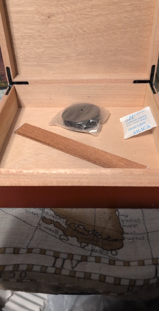 Bond Street Desktop With Built-in Humidor Cigar Case Brand New In Box - Picture 11 of 16